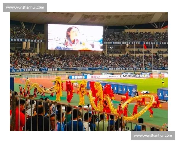 非遗助威苏超：淮剧歌舞杂技燃爆盐城中场