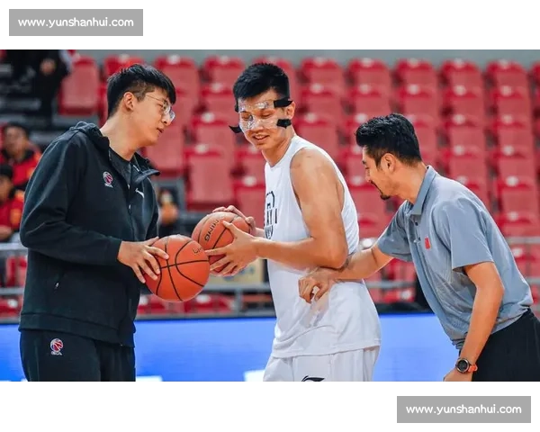 许钟豪铁山靠致亚洲第一后卫报销，CBA 恶汉再引国际争议